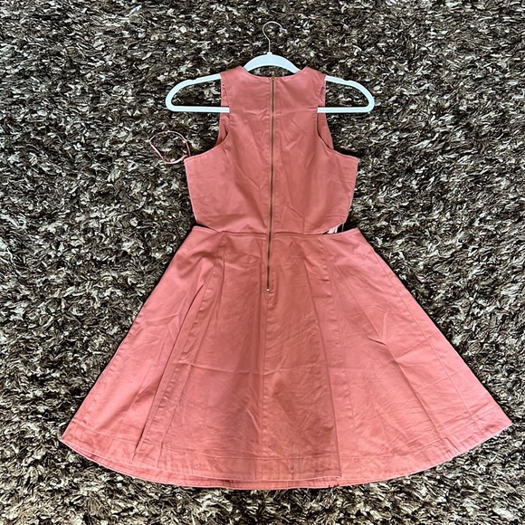 Baby pink A line dress with cutouts - Picture 4 of 4